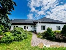 Na predaj 3i samostatne stojaci rodinný dom s  krásnym veľkým pozemkom v Bratislave, na ulici Orenburská. (1000m2/ ZP 100m2)